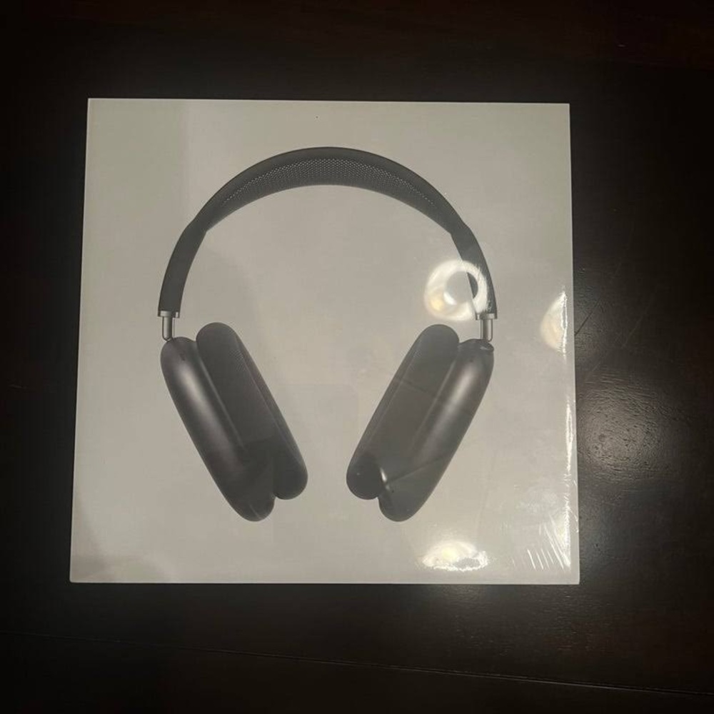 AirPods Max BRAND NEW